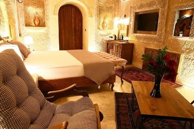 Honeymoon Suite