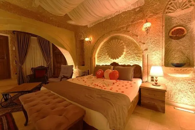 Honeymoon Suite