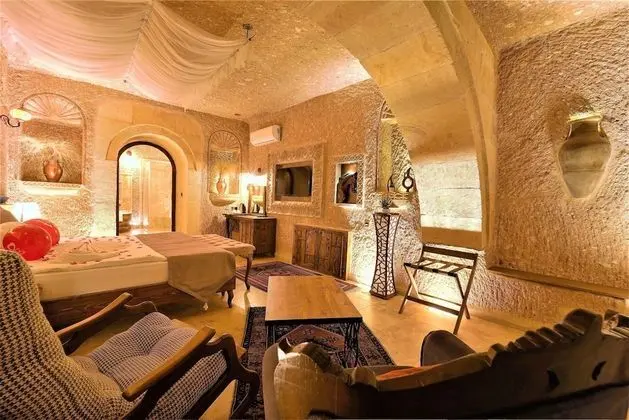 Honeymoon Suite