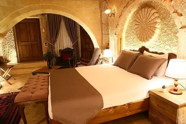 Honeymoon Suite