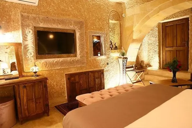 Honeymoon Suite