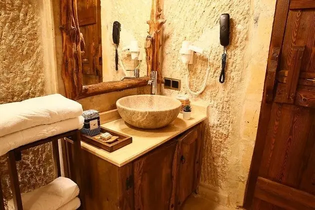 Honeymoon Suite