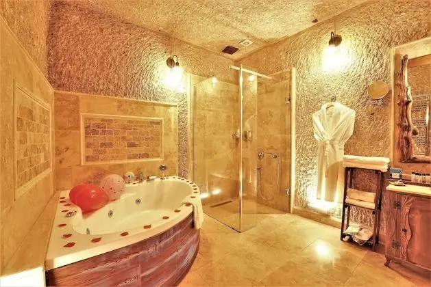 Honeymoon Suite