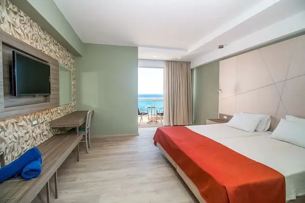 1 Çift Kişilik Veya 2 Tek Kişilik Yatak Superior