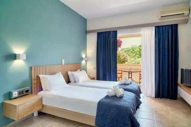 Economy Tek Büyük Yataklı Oda, Bahçe Manzaralı (Semi - Basement)