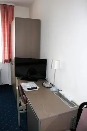 Tek Büyük Yataklı Oda (Budget)