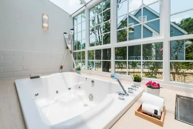Deluxe Jacuzzi Villa