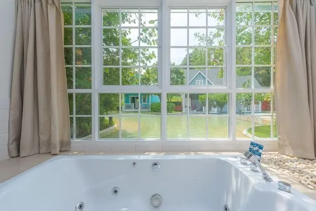 Deluxe Jacuzzi Villa