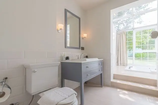 Deluxe Jacuzzi Villa