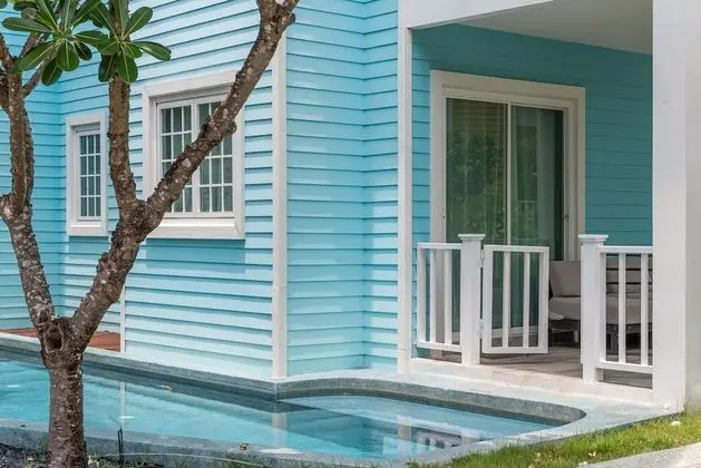 Deluxe Pool-Access