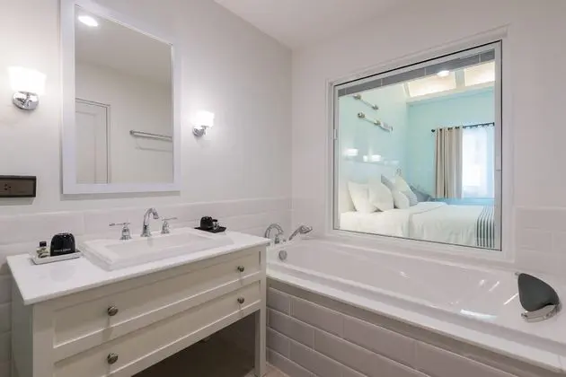 Deluxe Pool-Access