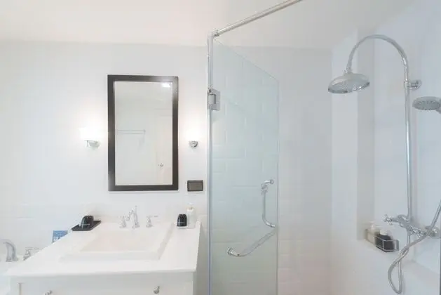 Deluxe Pool-Access