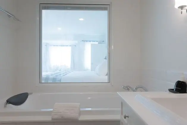 Deluxe Pool-Access
