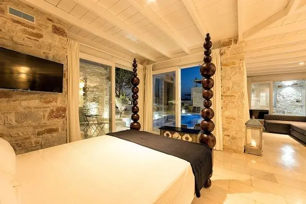 Villa, Havuz Kenarı