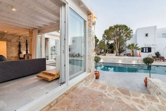 Villa, Havuz Kenarı