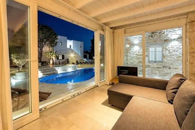 Villa, Havuz Kenarı