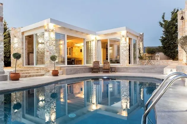 Villa, Havuz Kenarı