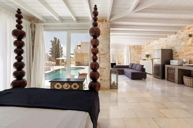 Villa, Havuz Kenarı