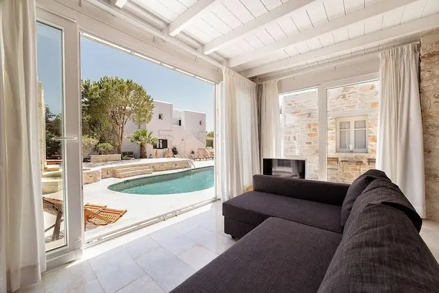 Villa, Havuz Kenarı