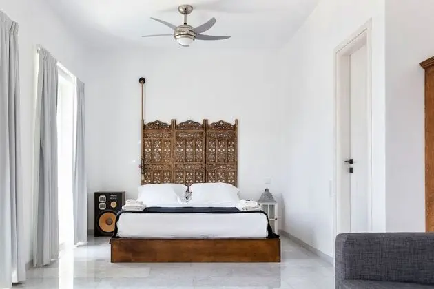 Villa, Havuz Kenarı
