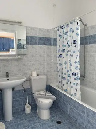 Üç Kişilik Oda, Deniz Manzaralı
