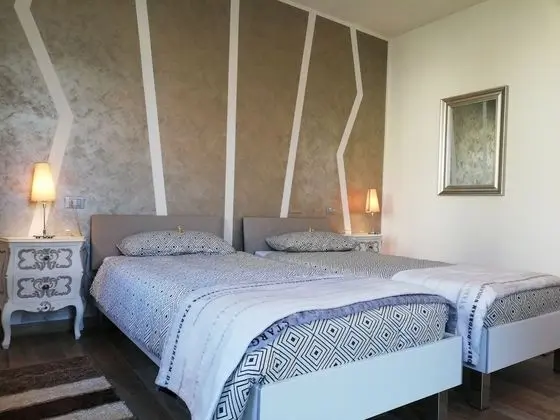 Deluxe Tek Büyük veya İki Ayrı Yataklı Oda, Havuz Manzaralı