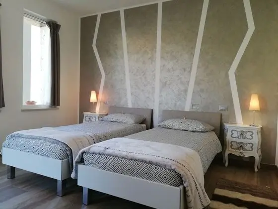 Deluxe Tek Büyük veya İki Ayrı Yataklı Oda, Havuz Manzaralı