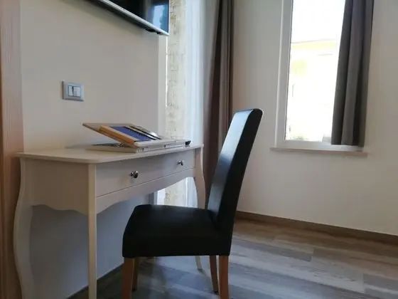 Deluxe Tek Büyük veya İki Ayrı Yataklı Oda, Havuz Manzaralı