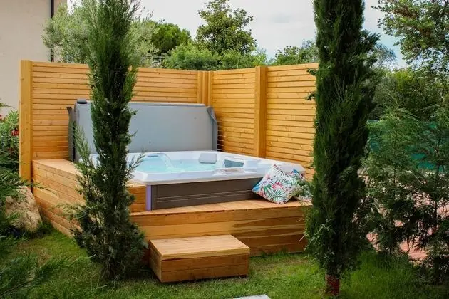 Deluxe Tek Büyük veya İki Ayrı Yataklı Oda, Havuz Manzaralı