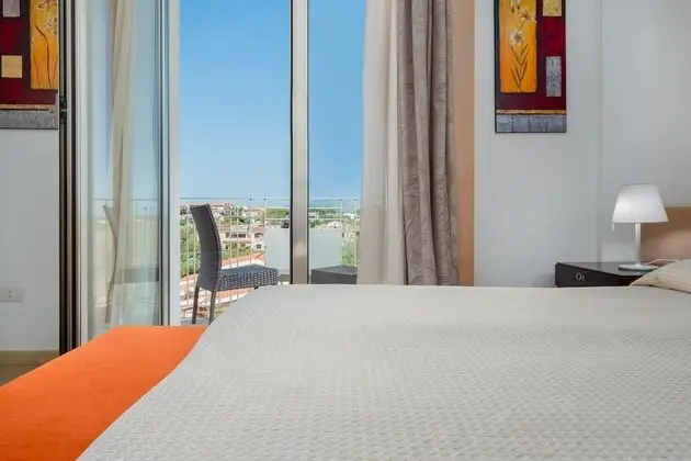Classic Tek Büyük Yataklı Oda, Balkon, Kısmi Deniz Manzaralı (Garden Fitness & SPA)