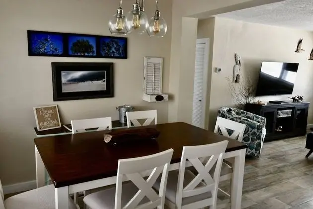 Ev (Pelican Landing)