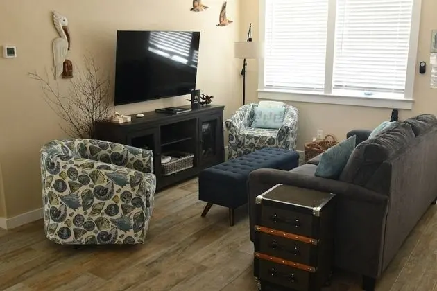 Ev (Pelican Landing)