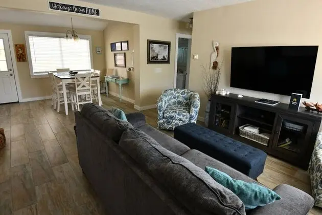 Ev (Pelican Landing)