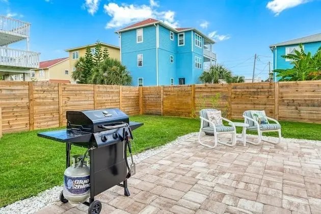 Ev (Pelican Landing)