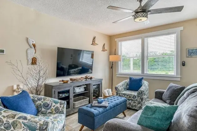 Ev (Pelican Landing)