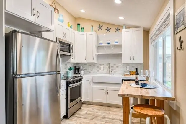 Ev (Pelican Landing)