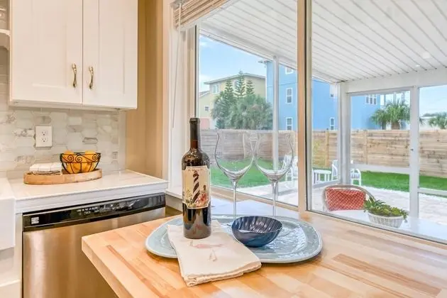 Ev (Pelican Landing)