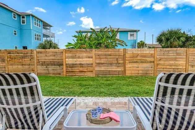 Ev (Pelican Landing)