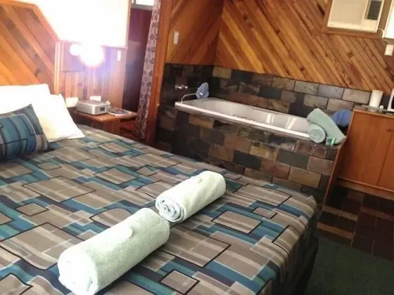 Standard Oda, 1 Yatak Odası, Sigara İçilmez, Buzdolabı ve Mikrodalga (Queen Spa Room)