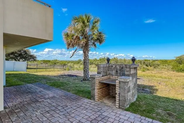 Ev (Pelicans Point)