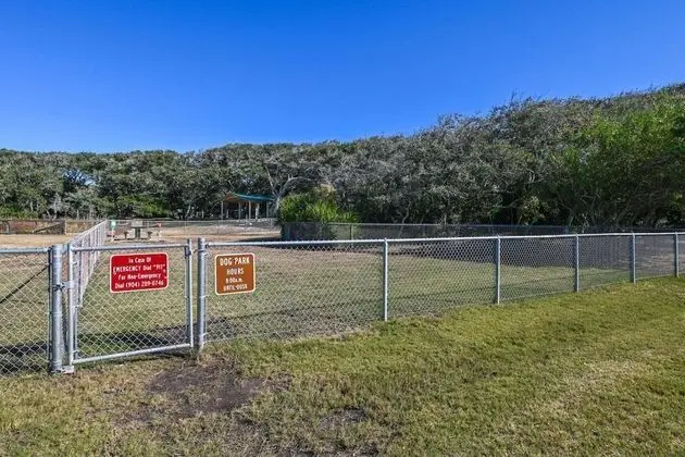 Ev (Pelicans Point)