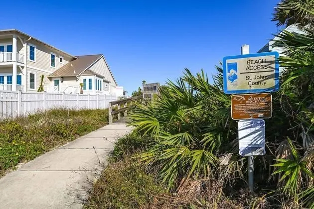 Ev (Pelicans Point)