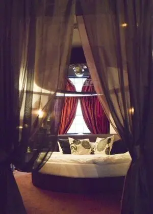 Lover's Lair Private Entrance