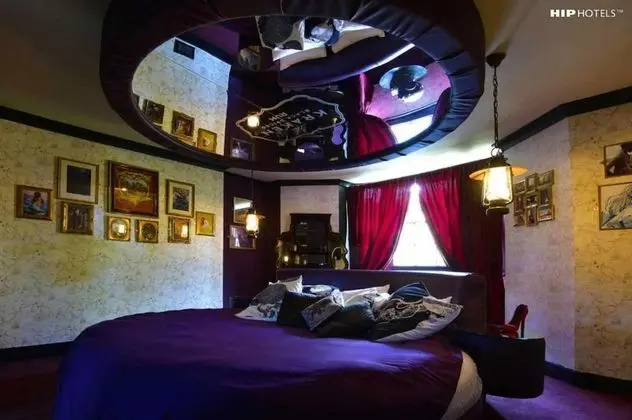 Lover's Lair Private Entrance