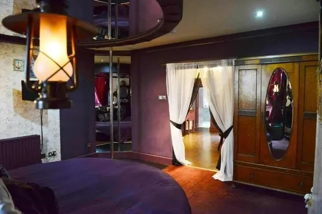 Lover's Lair Private Entrance