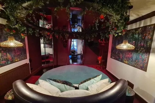 Lover's Lair Private Entrance