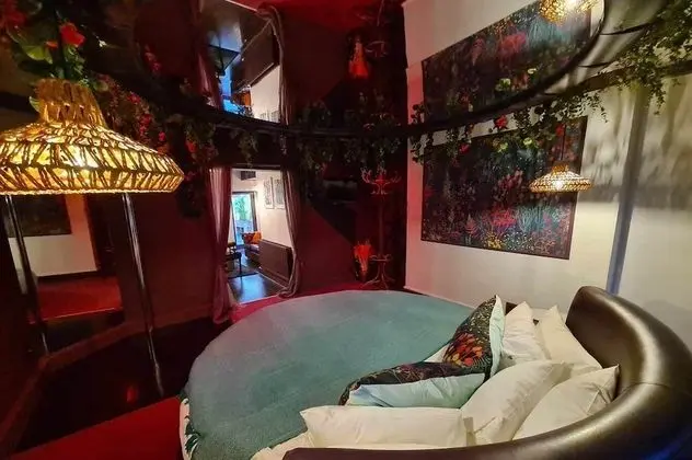 Lover's Lair Private Entrance