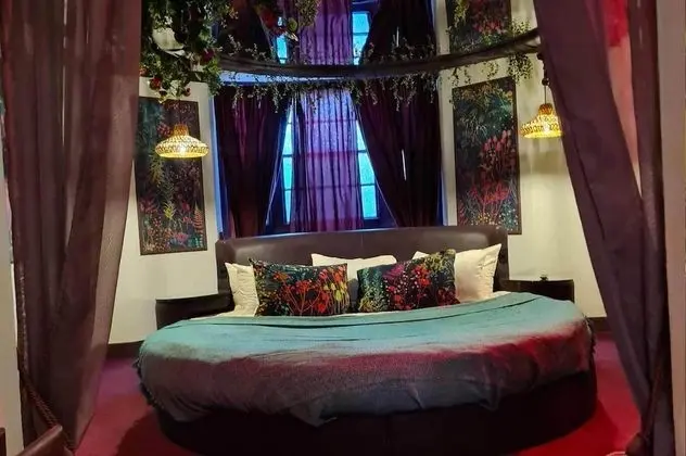 Lover's Lair Private Entrance