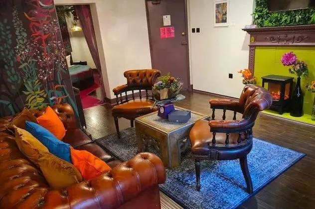 Lover's Lair Private Entrance