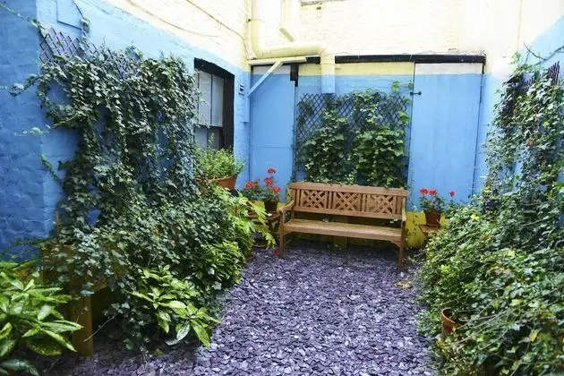Lover's Lair Private Entrance